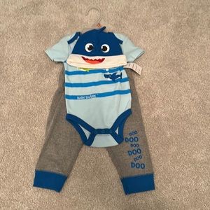 Pink fong baby shark 3 piece baby outfit. 6-9 months. New.